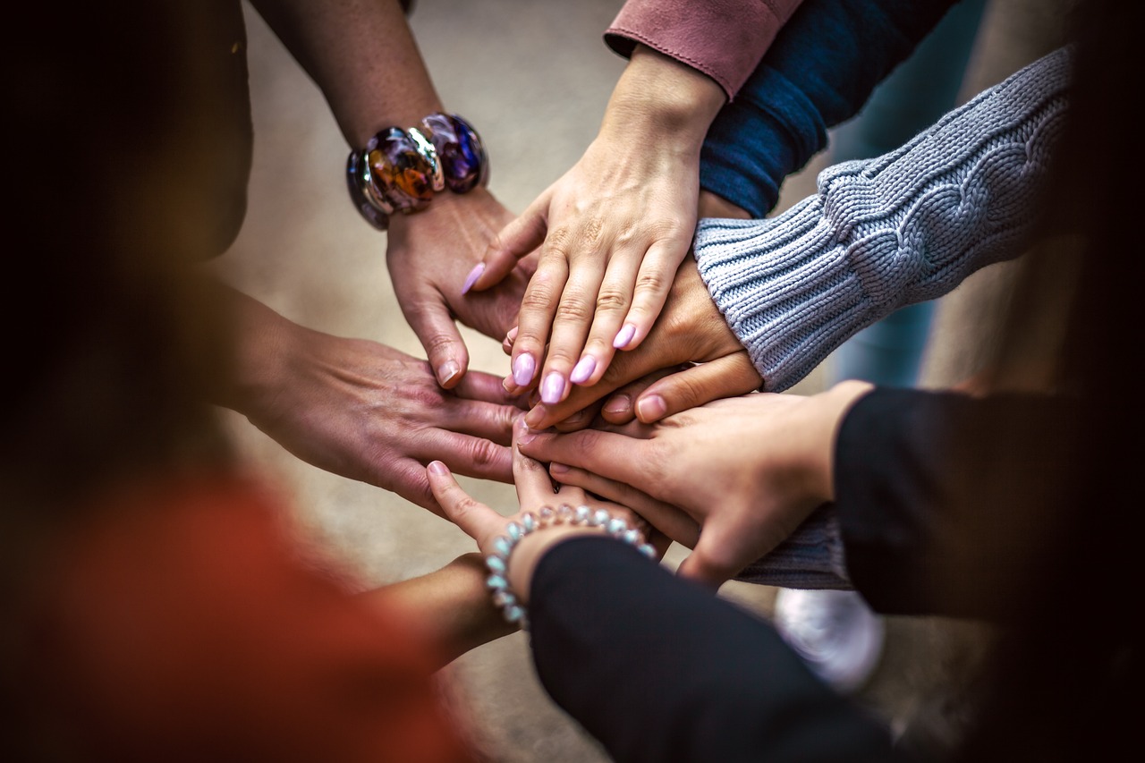 entdecken sie, wie sie gesunde und erfüllende beziehungen aufbauen und pflegen können. tipps und ratschläge für partnerschaft, freundschaft und mehr.
